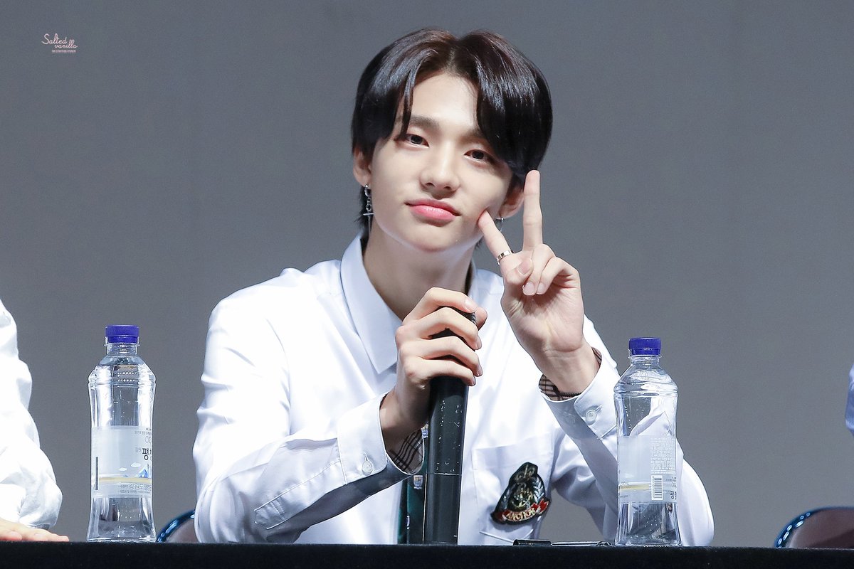 2000320kr's tweet photo. 180831 세상에서 제일 귀여운 브이 >.<
#StrayKids #Hyunjin #스트레이키즈 #황현진 @Stray_Kids https://t.co/aE8xEEDyLb