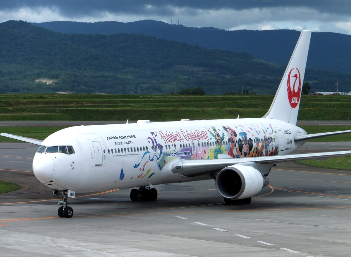 C Tomohiro Twitterren 撮影場所 旭川空港 今日のjl551 552便は Jalセレブレーションエクスプレス でした 撮れて嬉しかった Jal 67 300er Ja612j 旭川空港 日本航空 67 Jal Jalセレブレーションエクスプレス T Co Buhx7hwhto