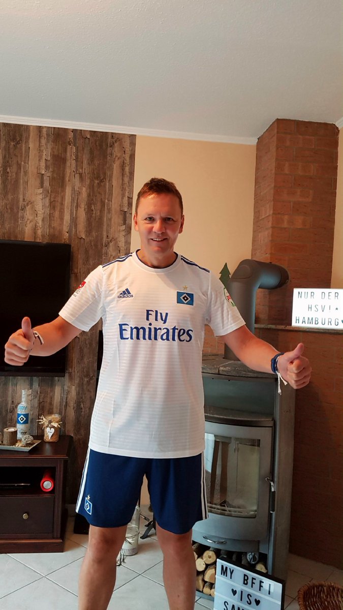 RiegerAndreas's tweet photo. #Yiehaaaaaaaa.. Ich bin #Happy😆
Von meinen beiden #Deerns !
#Geil #Stolz #nurderHSV 💯%👈 https://t.co/Byy8x6jJ5T