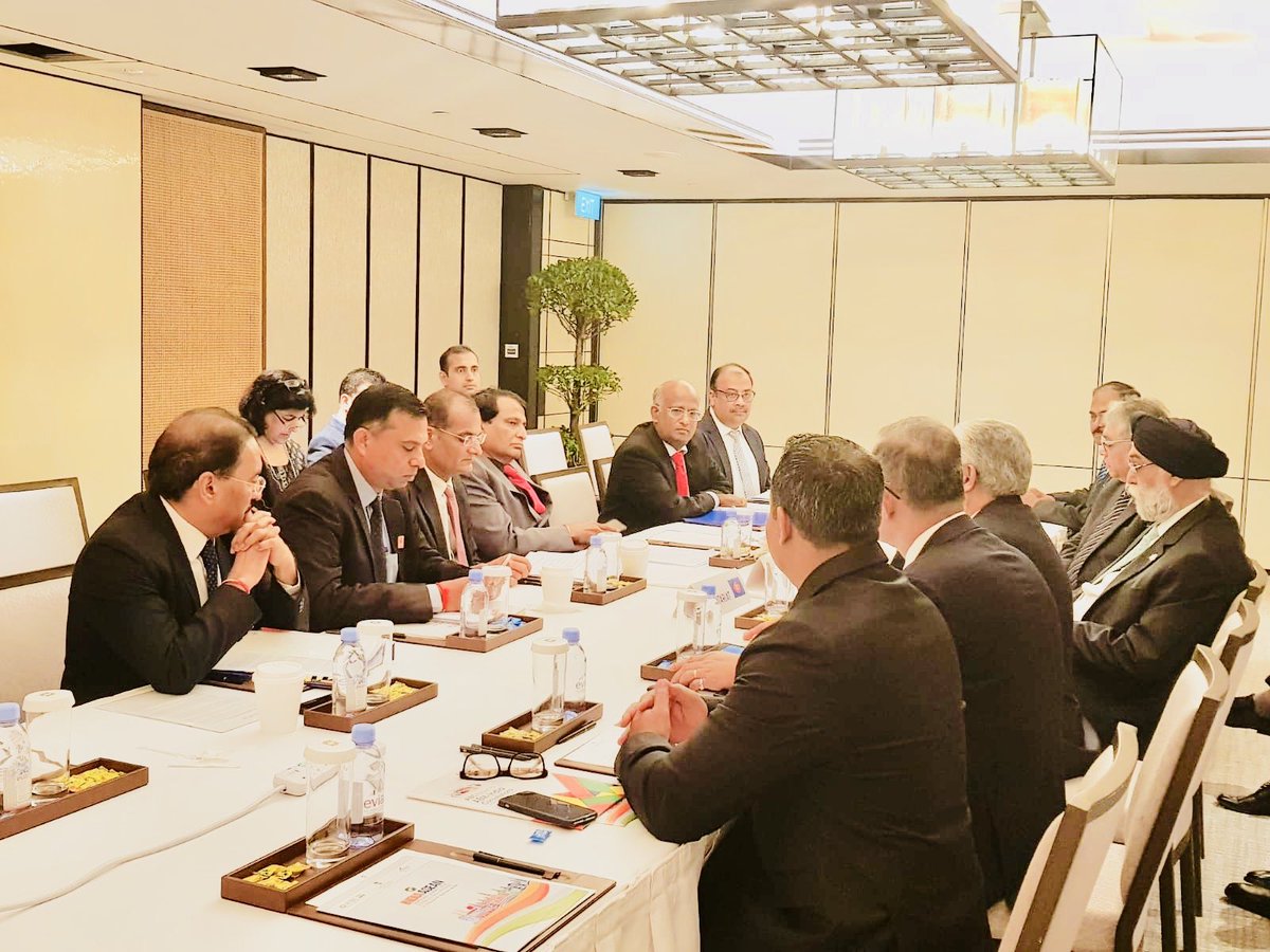 Habib_M_C's tweet photo. A closed door meeting of AIBC Delegation was held in Shangri La Hotel Singapore, for the 15th AEM - India Consultations with H.E. Suresh Prabhu, Minister of Commerce &amp; Industry and Civil Aviation, prior to presenting the Annual Report.
#15thAEMIndia #ASEAN #Connectivit #AIBC https://t.co/5aB2zf3JyW