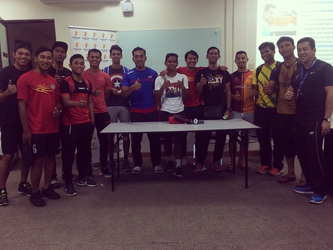 BenIbrahim's tweet photo. Our π²πΎMenβs Hockey team take on Japan in the #AsiaNGamesβ β final tonight, 9pm. These photos are from us doing A team workshop together. Tonight their #Olympic dreams can come true #impian #dreamSetting #goalsetting #winningMentality go for it boys, we are behind you!π²πΎ https://t.co/vSmVF1RySm