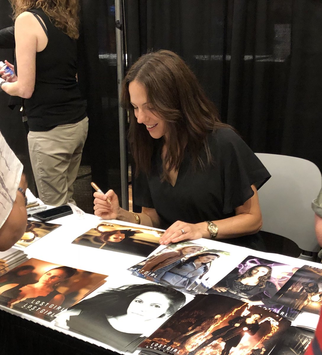 netcrazycp's tweet photo. @Anna_Silk at #Dragoncon2018 #LostGirl #annasilk https://t.co/VRnRs0ZcQG