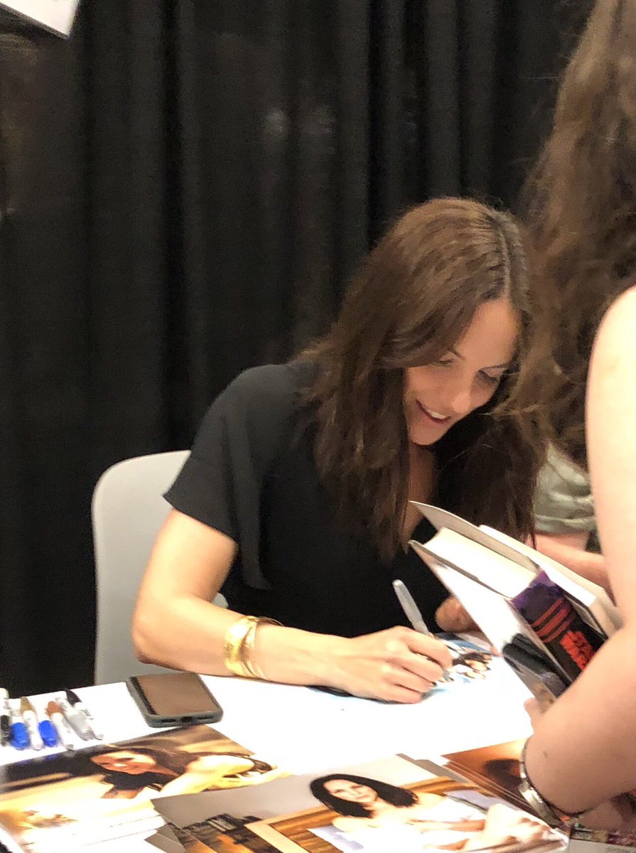 netcrazycp's tweet photo. @Anna_Silk at #Dragoncon2018 #LostGirl #annasilk https://t.co/VRnRs0ZcQG