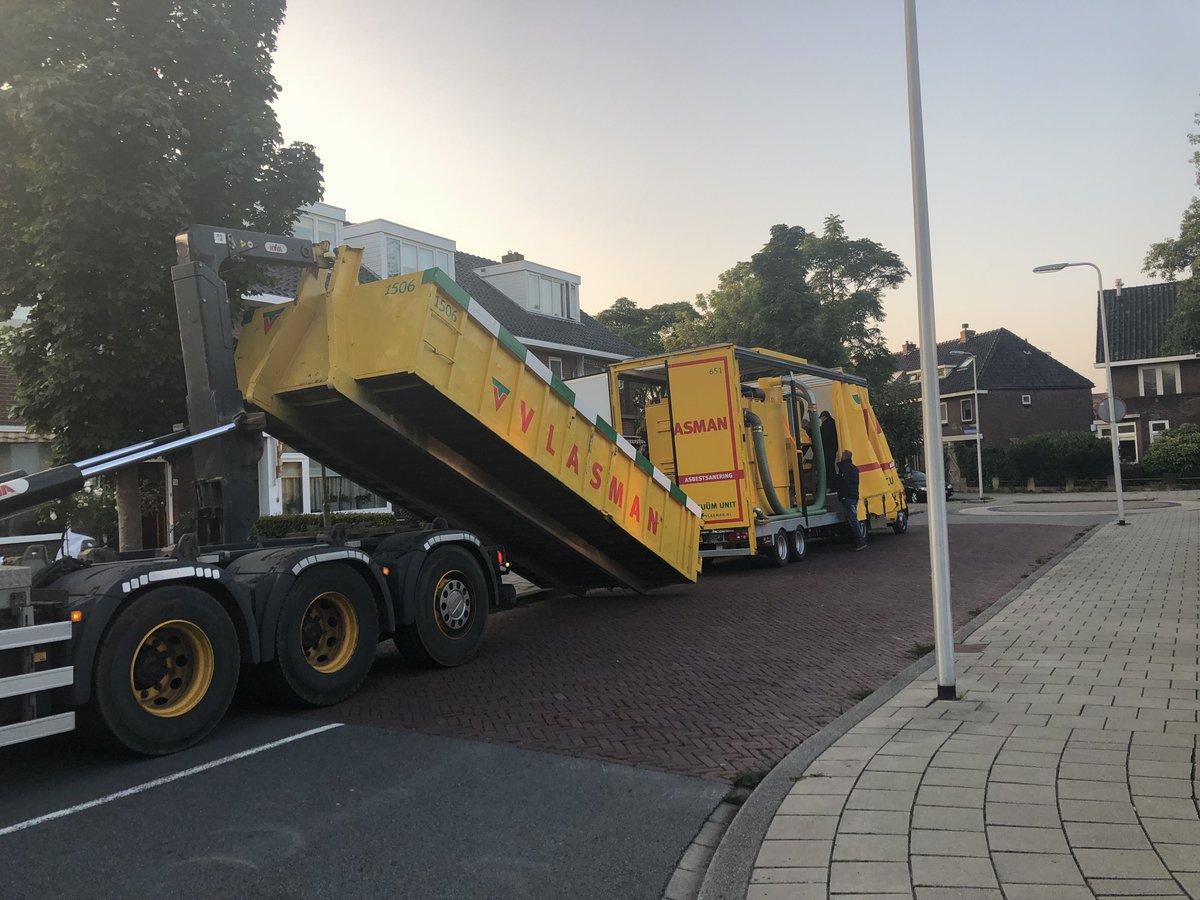Toob_Alers's tweet photo. Even de totaal nieuwe zuigwagen testen #Vlasman #kruipruimte https://t.co/Uc4MH2pXxv