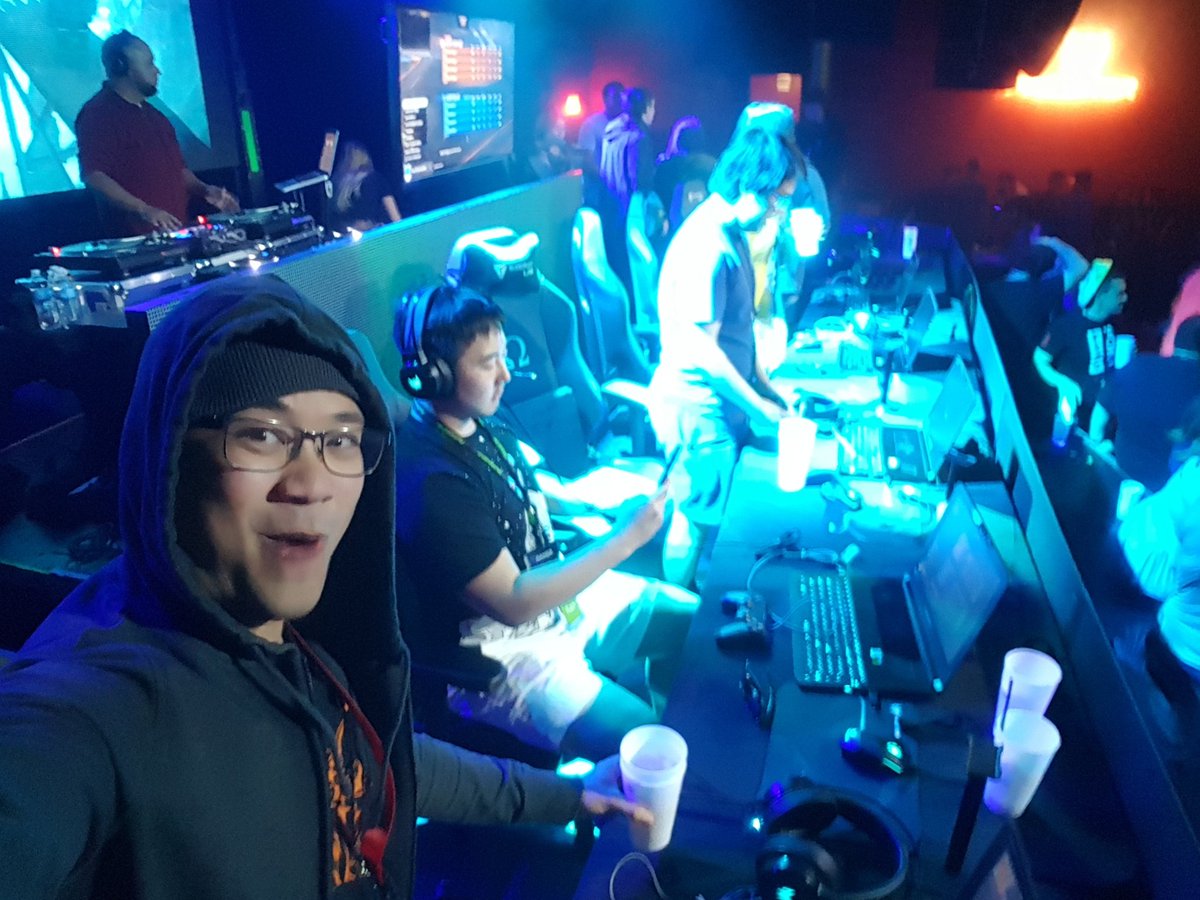 blockov12's tweet photo. Dont drink then drive, but sure as hell helps with rocket league and #winning #PredatorPAX https://t.co/kj48sndR0T