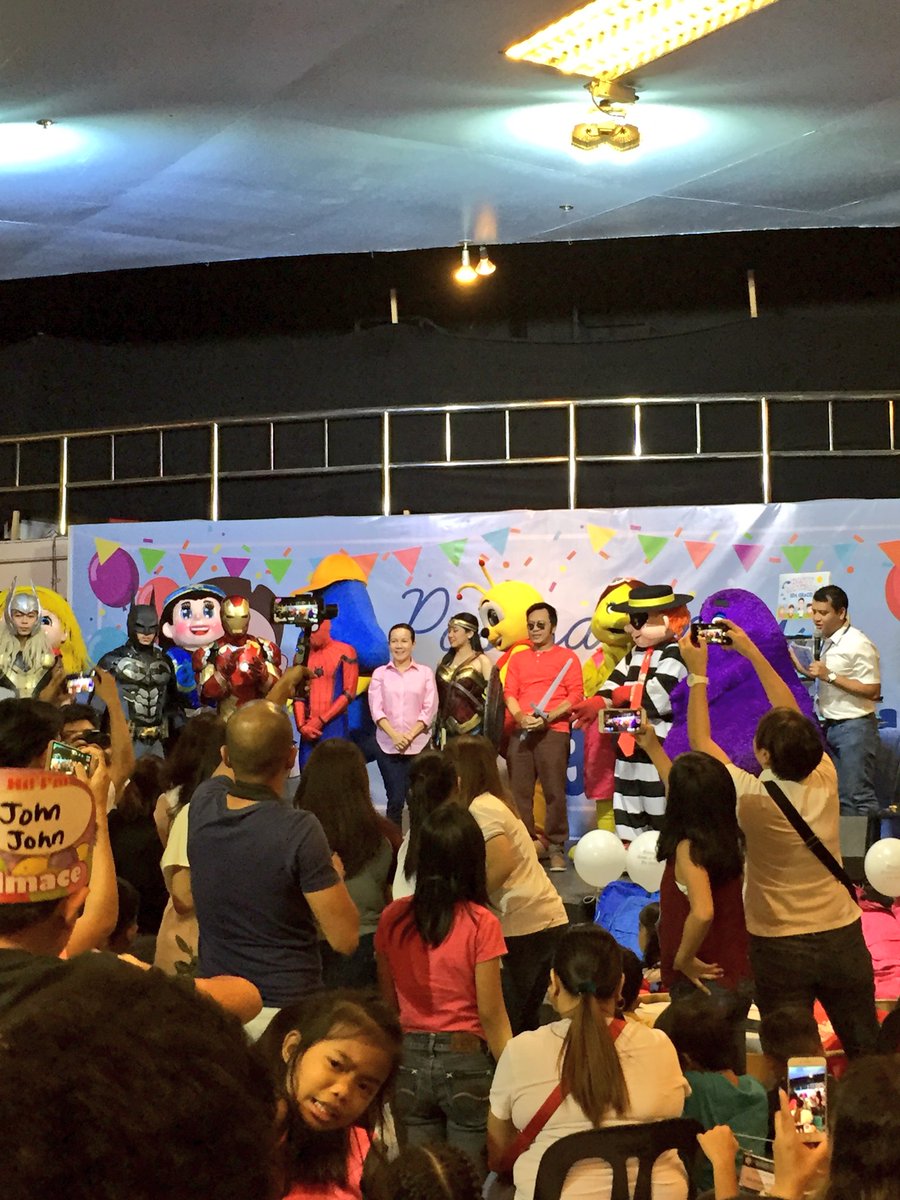 KaisaUE's tweet photo. LOOK: Sen. Grace Poe poses with Ronald Mcdonalds, Grimace, Birdie, Hamburglar, the Star City Mascots, and the Marvel Characters to entertain the kids. @SinagYouth @SenGracePOE #SharingGrace https://t.co/y7BlEZRdRI