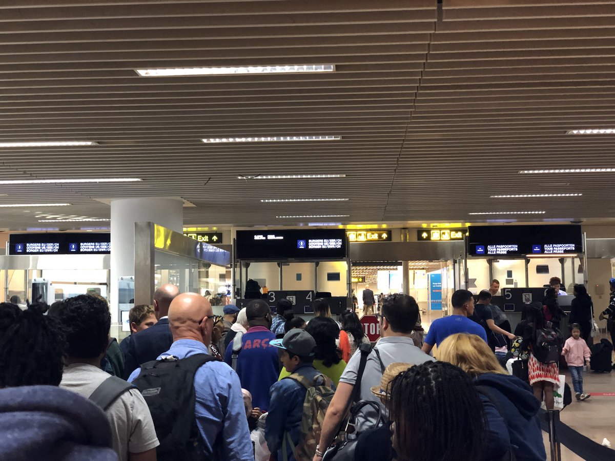 Lukas Visek on Twitter "BrusselsAirport what’s going on? Hundreds of