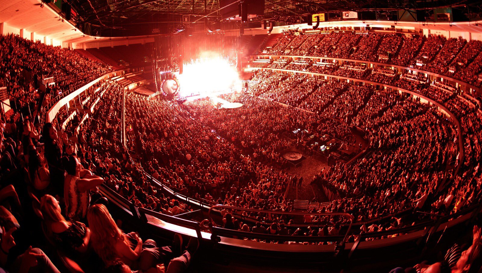 Shakira on Twitter: "Thank you Anaheim! Next stops: Las Vegas, Los