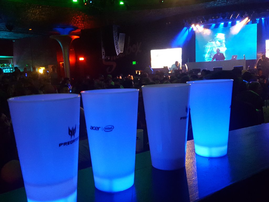 blockov12's tweet photo. Having one too many/not enough drinks #PredatorPAX bring out the DEE JAY.  This place is #bumpin https://t.co/t4sST1ZNZE