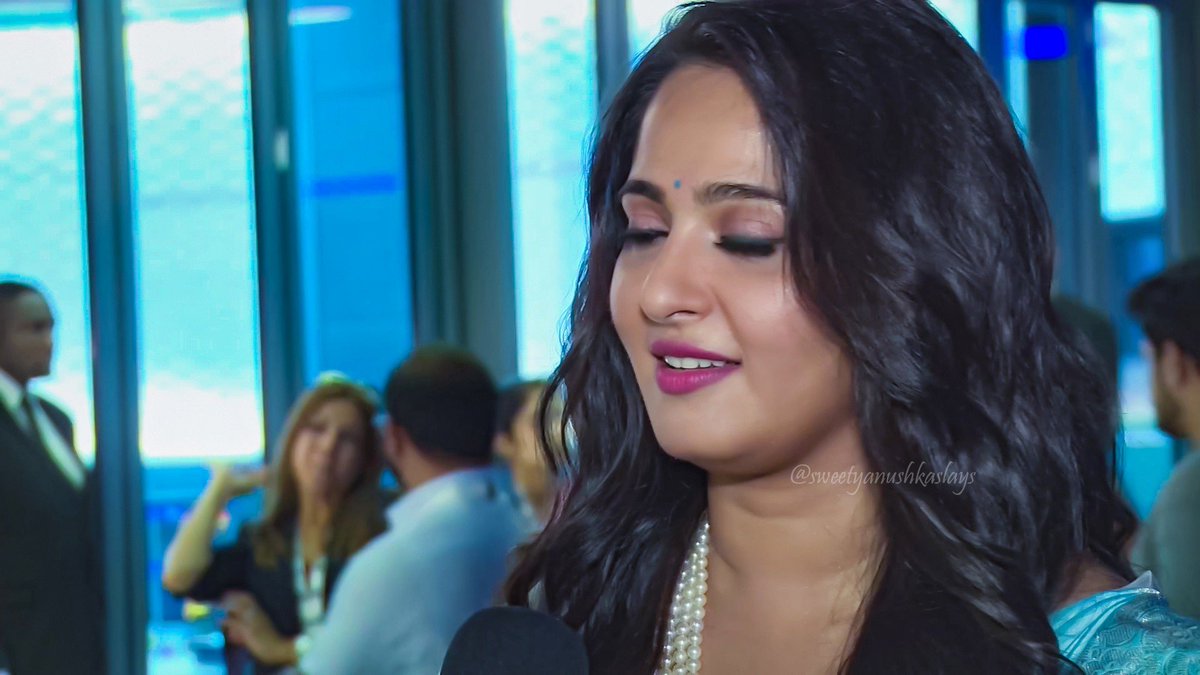 AnushkaShettyTM's tweet photo. Charming 😍💖 Sweety Candids😘❤ See More 8 Pictures on Instagram Link https://t.co/3G8iJSNkSF
.
.
.
#ANUSHKA #AnushkaShetty #sweetyshetty #tollywoodactress #dubaiinterview #bahubali2 @Anushka_ASF https://t.co/Aifs1UfGO7