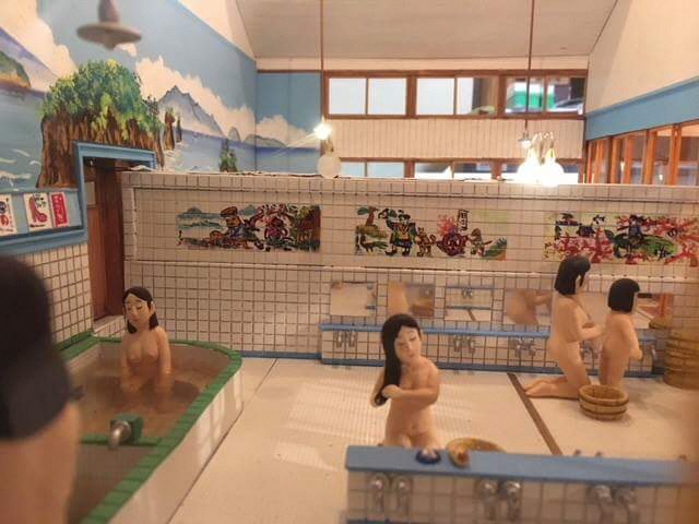 足立区役所 在 Twitter 上 女湯も男湯も 堂々とのぞけますよ ただしジオラマです ｔｈｅあだち銭湯 展 足立区役所 梅ちゃん先生のジオラマもつくった山本高樹さん 銭湯研究家の町田忍さん制作の江戸 昭和の銭湯ジオラマは 時代考証された逸品です 必見