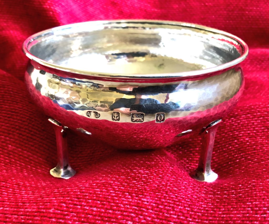 PenroseAntiques's tweet photo. A very stylish #AEJones #ArtsandCrafts #planished #silver bowl, see our @antiques_atlas #onlineshop for details about this bowl and many other lovely pieces of silver, #ceramics #Paintings #Melware & small #Antiquefurniture https://t.co/mBByJNEvis https://t.co/7AQHQxgxNe