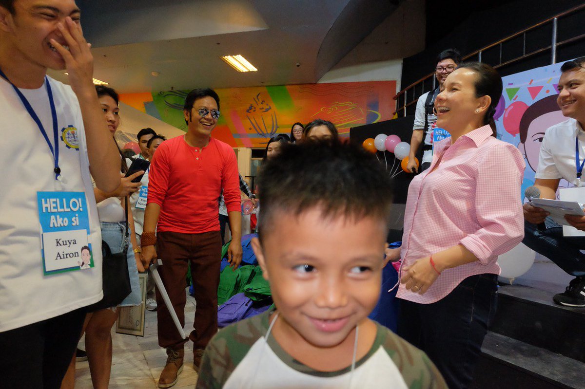 LiqsRoland's tweet photo. #SharingGrace
Mga ka FPJ birthday ng anak namin ni Susan Roces😁, biruin nyo 50th birthday nya pero parang 40 lang ang itsura di ba😊? 
Thanks to AVENGER and of course kay PANDAY at sa mga batang napasaya ng Celebration na ito.
Happy birthday Senator Grace Poe! https://t.co/DeR3wHKggj