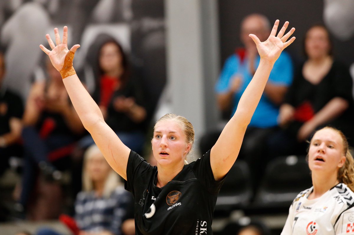 Put your hands up - det er GAMEDAY! 
Husk at se med fra kl. 15.50 på TV2, når tigrene gæster <a href="/hcodense/">HC Odense</a>, hvis du ikke kan være i hallen og bakke op. 🙌🏼🤞🏻🖤🐯
#hndbld