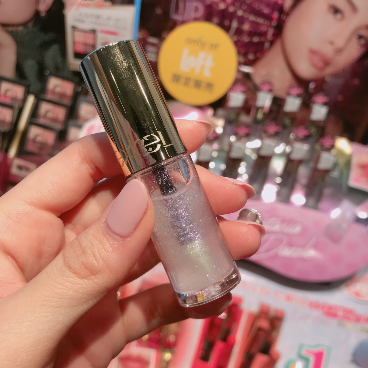 shihoriiin49's tweet image. excelから出る新色のアイシャドウとキラキラリップが可愛い☺️💄
#ロフトのコスフェス #excelmake