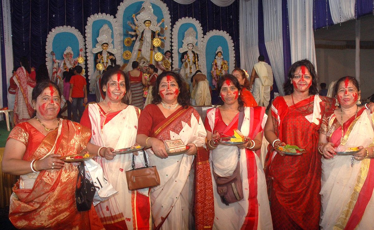 travelogy's tweet photo. Durga Puja is about to come and preparation has been started amongst people. Read here about Top Places to See Durga Puja in India, rituals, importance, things to enjoy, top delicacies to enjoy etc
#DurgaPuja #NavratriFestival #IndiaFestival
Read More : https://t.co/Ul0O8pXZBX https://t.co/G6RL6mgy9I