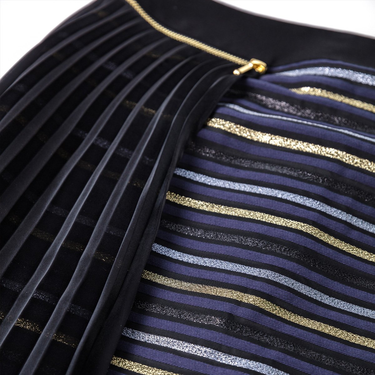 KayLiTheLabel's tweet image. /// Detail view of our ROSA skirt ///
#kaylithelabel #aw18 #fashion #designer #style #shop #brand #independent #liveauthentic #modern #confident #creativityfound #new #KLtakescontrol #refined #elegance #Strong #Sophisticated #Free #beingboss #designinthedetails