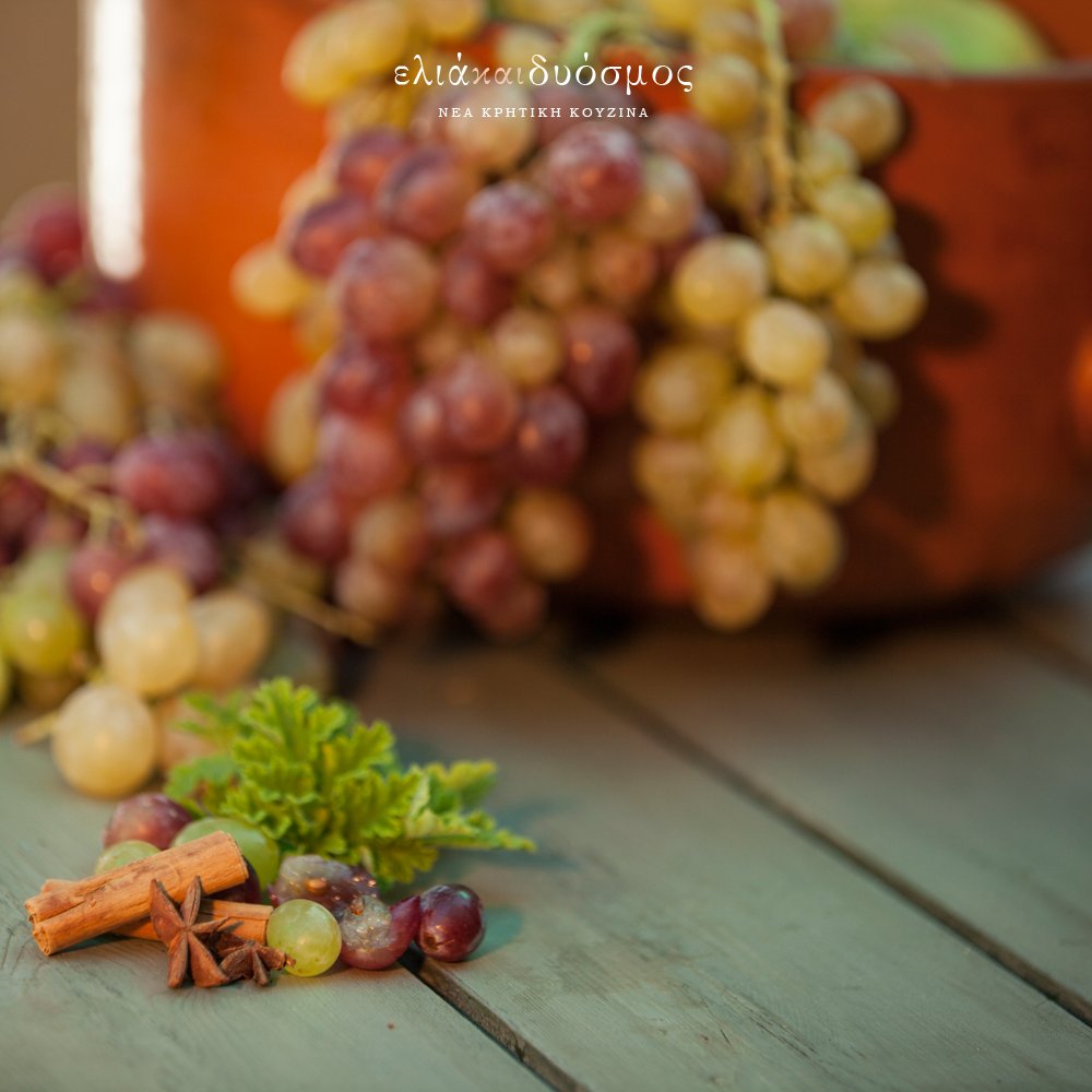 eliakaidiosmos's tweet photo. 🍇Αγαπημένοι μας φίλοι, σας ευχαριστούμε για τις υπέροχες στιγμές &amp; γεύσεις που μοιραστήκαμε και αυτό το καλοκαίρι!  Σας ευχόμαστε Καλό Φθινόπωρο, πιο παραγωγικό, γεμάτο "μεθυστικά" αρώματα, εικόνες..... &amp; μαζί συνεχίζουμε με περισσότερη έμπνευση! 
#Eliakaidiosmos  #crete https://t.co/0cIH8tMBEH