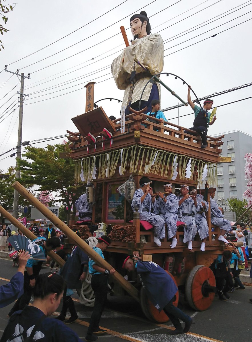 おっつー いばらき観光マイスター A Twitter 鹿島神宮の神幸祭と提灯まちへ 大きな山車が街を練り歩き 賑わっていました 一昔前は提灯 を取るのも命がけでしたが 提灯を護る氏子達に青竹でボコボコにされる 無事にゲットできました カメラ忘れたのでスマホで おっつー いばらき観光マイスター A Twitter 鹿島神宮の神幸祭と提灯まちへ 大きな山車が街を練り歩き 賑わっていました 一昔前は提灯 を取るのも命がけでしたが 提灯を護る氏子達に青竹でボコボコにされる 無事にゲットできました カメラ忘れたのでスマホで