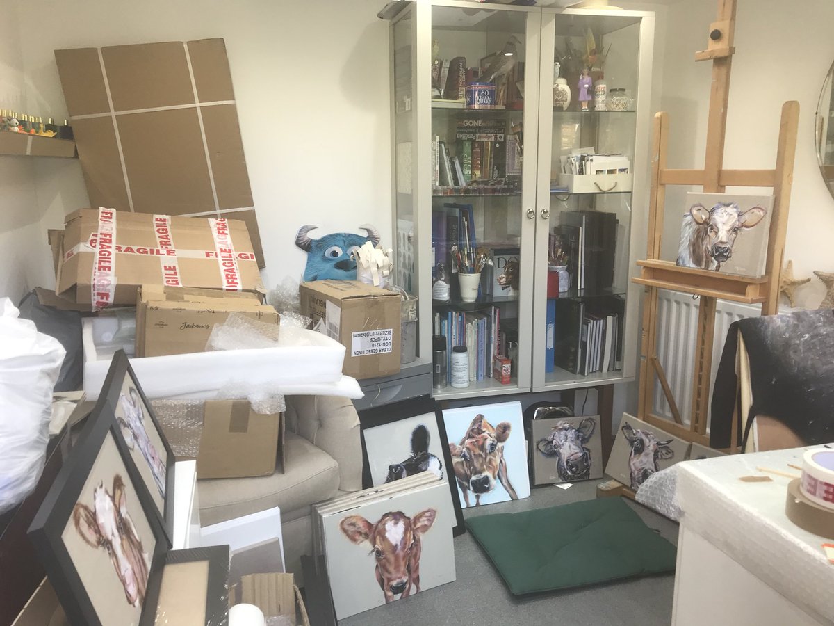 carol_gillan's tweet image. Right that’s it - I really HAVE to tidy my studio!! 😱😱😱😱😱😱
#itsamess #imaslob #studio #artist #help #cowart #rurallife #steer #dairyfarm #livestock #ranchlife