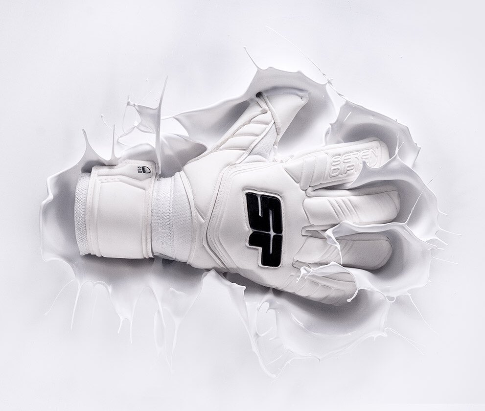spfutbolES's tweet photo. Queremos conocer cuál es vuestro favorito:
⚪️ Retweet 🔄
⚫️ FAV ❤️
¡Sácanos de dudas!
..
#SPfutbol #serendipity #guantesdeportero #goalkeepergloves https://t.co/pMcV7aFiQD
