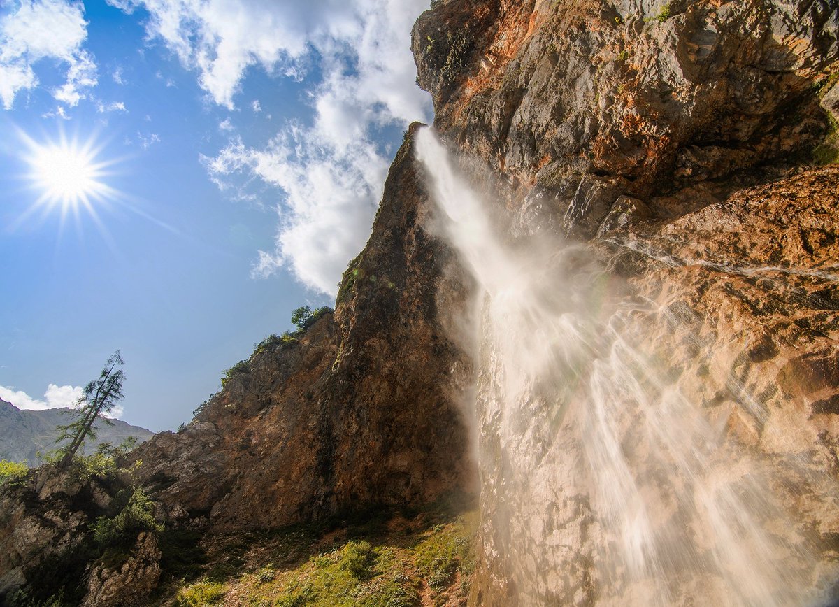 I got hit by a small stone but nothing is gona change attitude to do great picture 😁 <a href="/SloveniaInfo/">Feel Slovenia</a> <a href="/SavinjaSalek/">Visit Savinjska</a> <a href="/travel_slovenia/">Discover Slovenia</a> <a href="/TravelMagazine/">The Travel Magazine</a> #logarska #Slovenia jurekralj.com