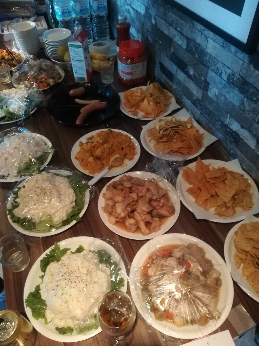 GameCafe90's tweet photo. 【ナインティカフェ】
渋谷会場、既に20名以上のお客様がいらっしゃっています！！
今なら井上元店長の出来たての料理が食べられますよー（たむら） https://t.co/t4WDEWCEPJ
