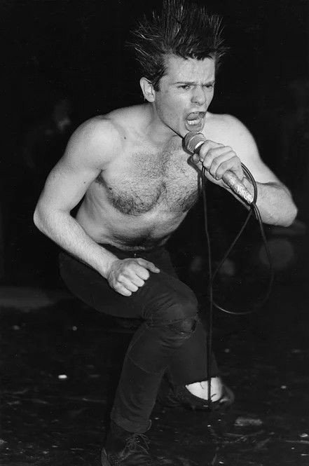 zzzkpdzzz's tweet photo. Discharge, Cal Morris, Florentine Gardens, LA October 22nd, 1982 ยฉ Alison Braun
#punk #punks #punkrock #punkrockbands #punkrockmusic #punkmusic #punksnotdead #punkrocklegends #punklegends #discharge #calmorris #florentinegardens #history #punkhistory #historyofpunk https://t.co/g9jDIMuELK