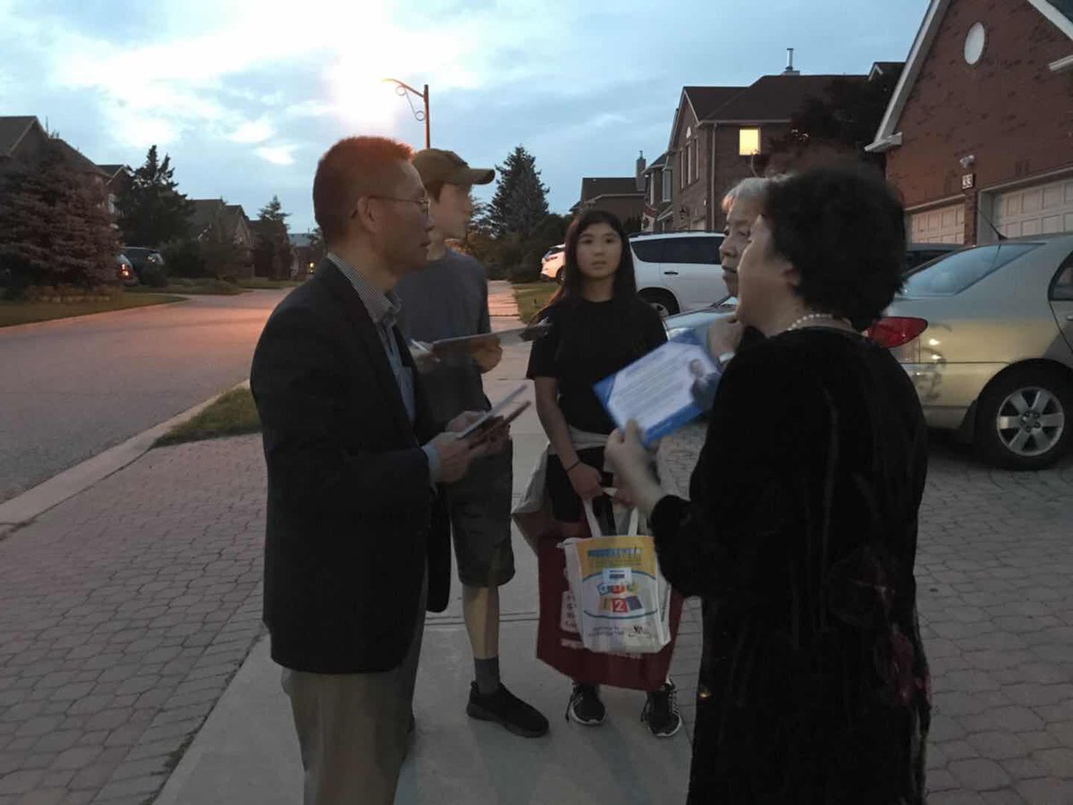 CharlesJiang25's tweet photo. Ward 2 voters keep on giving me loud and clear answers to my inquiries: No illegal border crossers to be sheltered in Markham with taxpayers' hard earned dollars; no to cannabis retail stores.
#MarkhamVotes #MarkhamProud #MarkhamWard2 #ChooseMarkham #LoveMarkham #onpoli #Cdnpoli https://t.co/3hswpB1yVv
