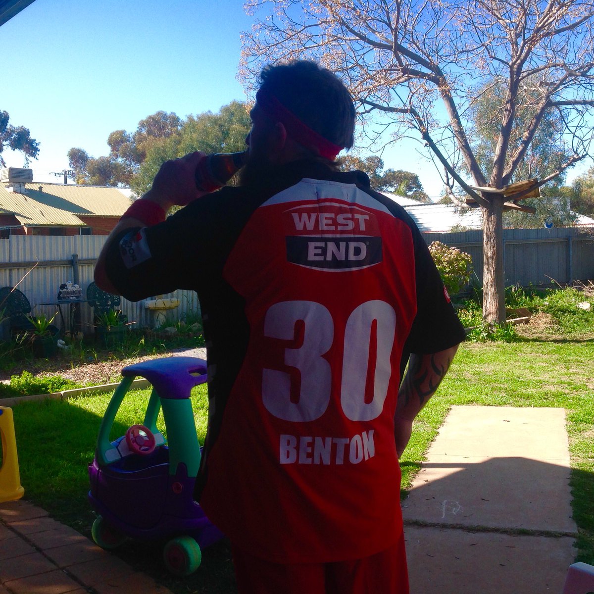 RedbackJim's tweet photo. @RisdonCricket @NathanW39506373 #RipperDay! Time 2 get the full @Nick___Benton Redbacks kit on and give this record a shot! #ImABoonBeliever #TrueTashTale https://t.co/uo1nDx3JFL