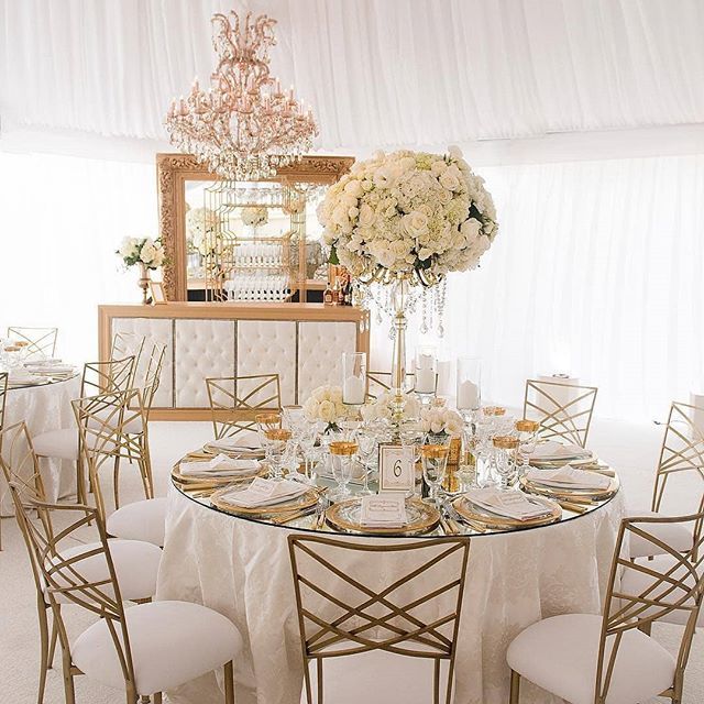 RevelryDesign's tweet photo. Our New York Bar front and Moscow barback looking glamorous with this white and gold wedding reception design. || Planner: @gellerevents | Draping, Chandeliers, Bar, Mirrored tabletops: @revelryeventdesign | Flowers: @hiddengardenflowers | Chargers: @casadeperrin | Linens: @… https://t.co/ee0p7S5ywW
