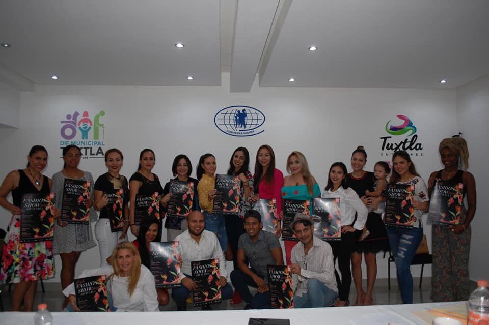 TuxtlaDIF's tweet photo. Directivos, instructoras y alumnas de los CEDECOS, se reunieron con la presidenta del Sistema DIF Tuxtla, Patricia Cantoral de Molano, para definir detalles rumbo al High Fashion Show 2018. https://t.co/1tMxA0lBZy