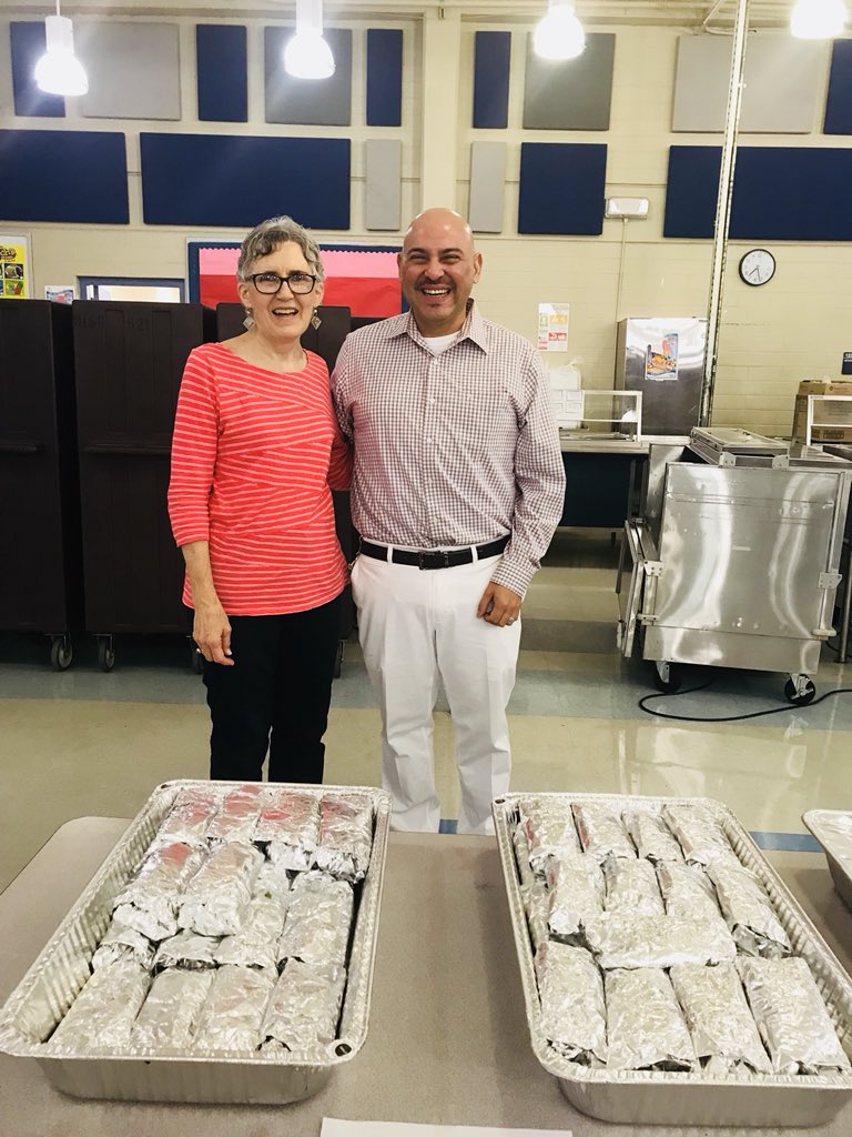 SuttonES_HISD's tweet image. We appreciate Ms. Marci and @KidsHopeUSA! One person said, “Wow, they help our students and they feed us.” We’re grateful and ready to start the year! 🙏🏼 #AimForGold #SuttonPride