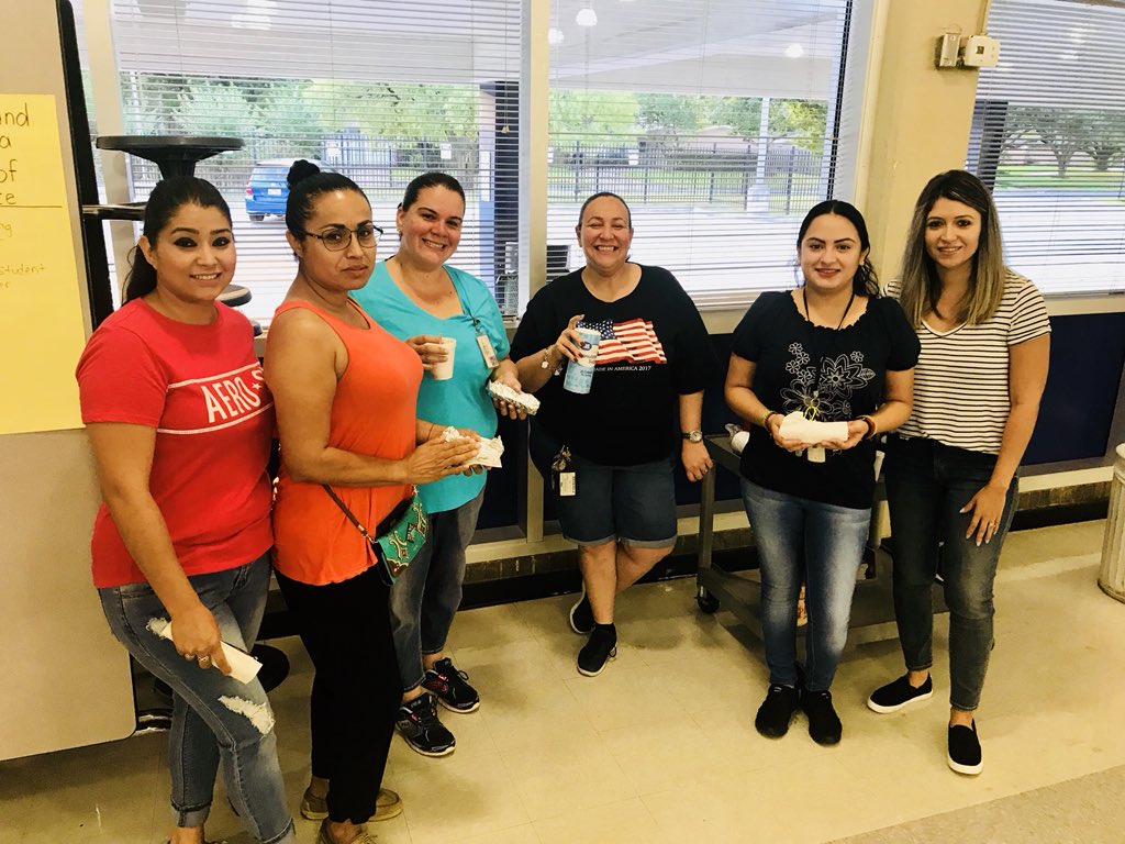 SuttonES_HISD's tweet image. We appreciate Ms. Marci and @KidsHopeUSA! One person said, “Wow, they help our students and they feed us.” We’re grateful and ready to start the year! 🙏🏼 #AimForGold #SuttonPride