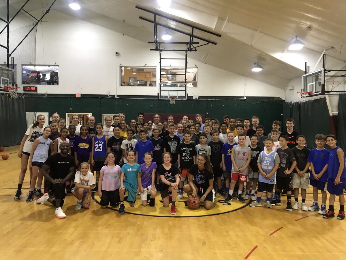 Coach_KDini's tweet image. Big thanks to the 70 families that sent their kids to my camp this week! We know its end of summer &amp;amp; school is starting so were blessed to continue to work w/amazing athletes &amp;amp; help them develop their game/grow as people off the court #Nyextremehoops #handlelife @NY_ExtremeHoops
