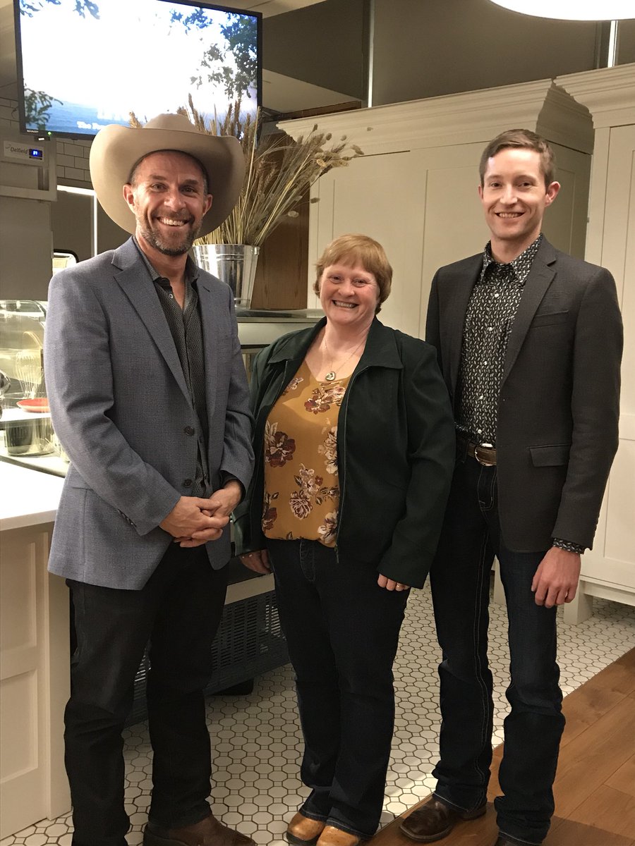 KajLatimer's tweet photo. @CDNBeefConf #throwback to the first volunteer and sponsor appreciation night held at @CDNBeefCOE with @tammiribey @lowe_virgil @KaskoRyan #cantwaitfornextyear #yyc #cbic19 #itsabeefthing #cdnbeef #everythingbeef #feedme https://t.co/08gcr1A86F