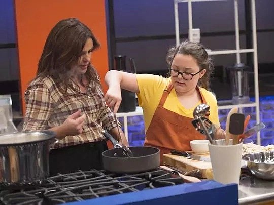 CookWithSabrina's tweet photo. 3 years ago tonight it all began because of @TeamRachael. My first show premiered on @foodnetwork #kidscookoff so tonight I want to wish my teacher, my mentor, my girl a VERY happy 50th Birthday! Gurlllll you're killing it! Thanks for everything π your Little Julia @rachaelray https://t.co/L2jvKIG63X