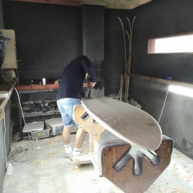 Organic_Dynamic's tweet photo. First workshop at the new factory. A 5'6" Whittler for @ctamehana. Few spots left in September if your keen to shape your own summer sled. https://t.co/IASoCUtBws https://t.co/KC7lIRTx2X
