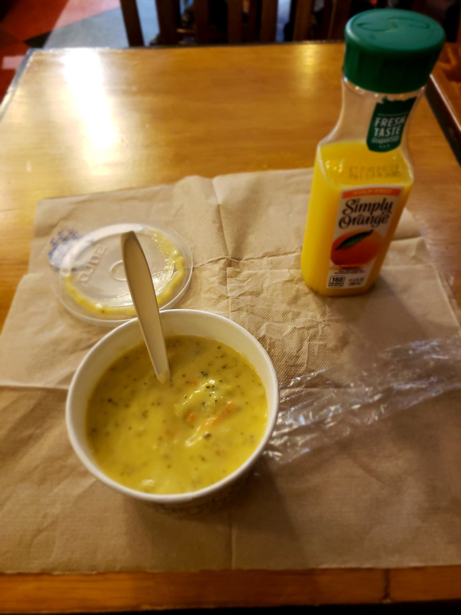 caviar_diva's tweet photo. #Lunch @Potbelly Bowl of #BroccoliAndCheddar soup & @Simply_Canada juice. #YUMMY #PMHT https://t.co/MEeVP1EATf