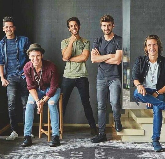 sofiachauca22's tweet photo. #DvicioEnExa2018 @ExaFmEcuador @dvicioficial @Dvicio_Ecuador @dvicio_missis @dvicio_andres @dvicio_martin @dvicio_nacho @Dvicio_Luis 😊💛💙❤ https://t.co/I016wmDyWy