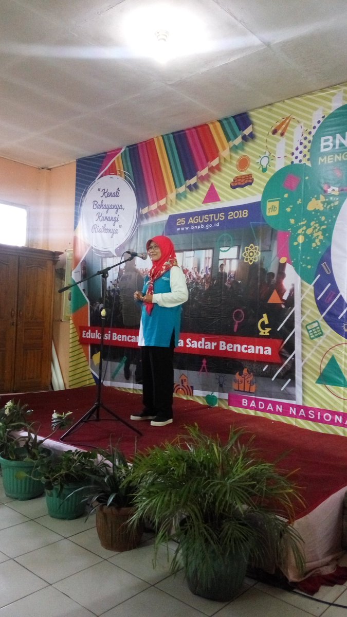 208 siswa siswi SD Cilacap 03,05,08 menerima pembelajaran edukasi bencana dari "BNPB dan BPBD Mengajar". #SiapUntukSelamat #BudayaSadarBencana #EdukasiBencana <a href="/bpbdcilacap/">BPBD Cilacap</a>