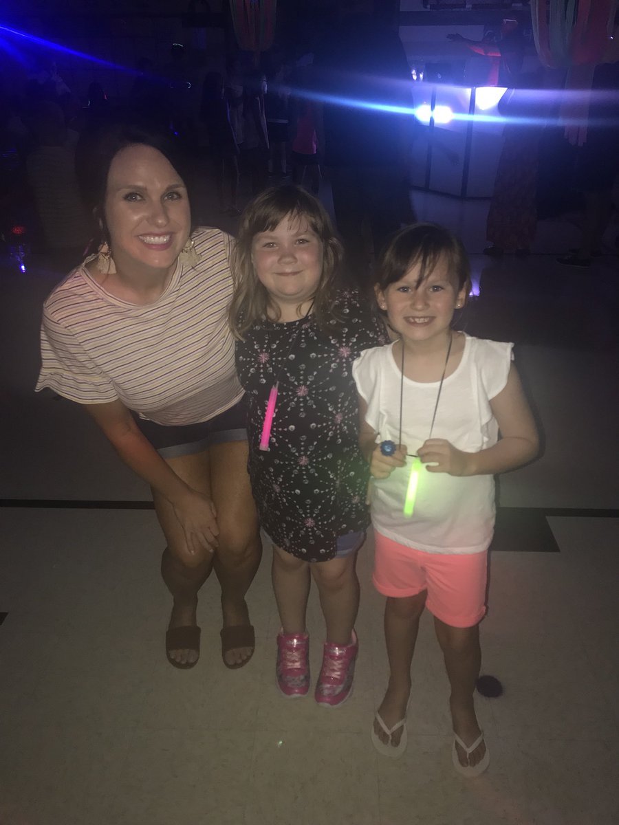 AmandaSugg's tweet photo. Lots of fun at our Back to School Bash tonight @Independence_ES  is the the best! https://t.co/IO7r9GadcR