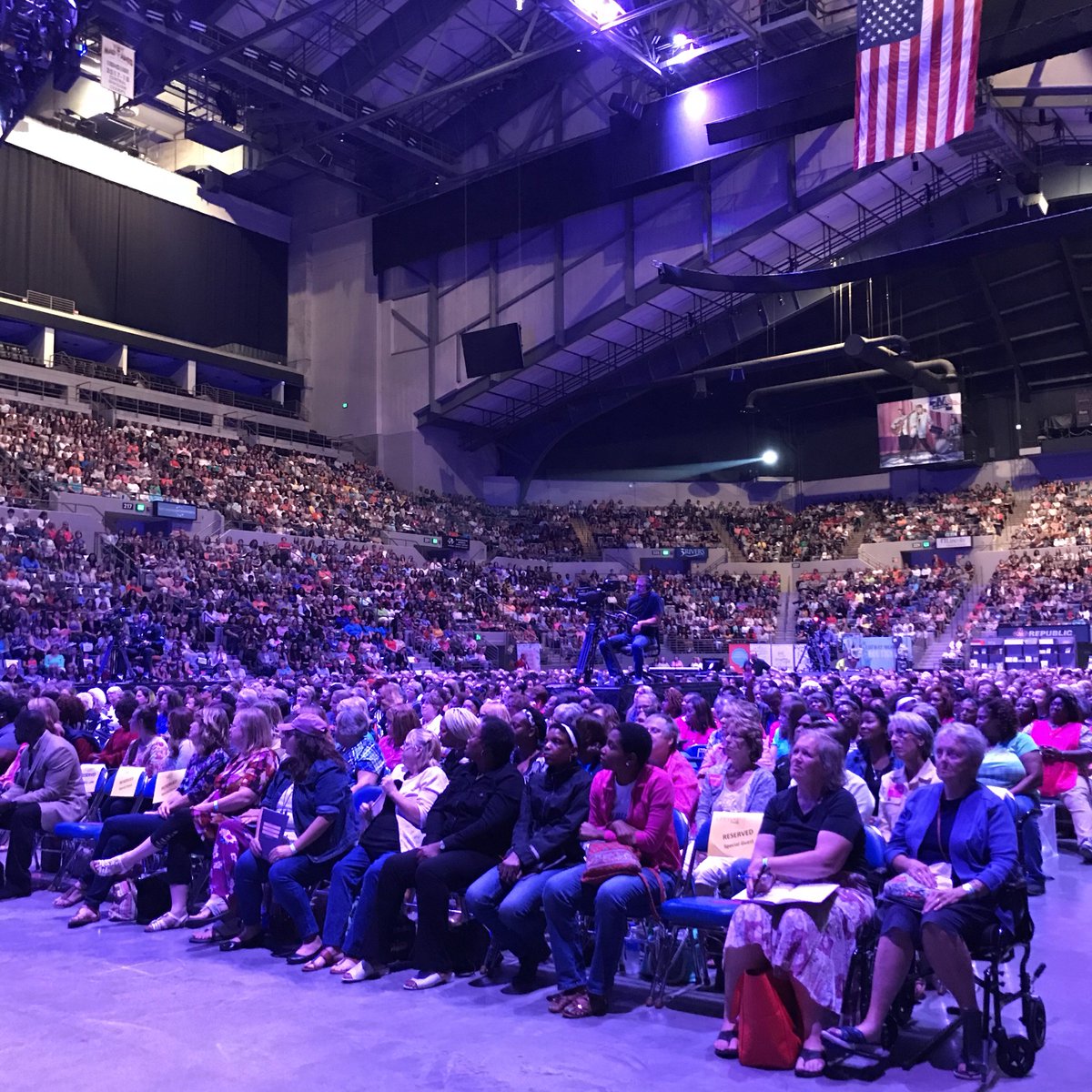 acwmc's tweet photo. Thank you Priscilla Shirer for your uplifting words at the Memorial Coliseum tonight! Anthony Evans’ performance made the experience even more memorable. We’ll see you bright and early at 8:30am tomorrow! #pslive18 @PriscillaShirer https://t.co/N8CKvTxfIh