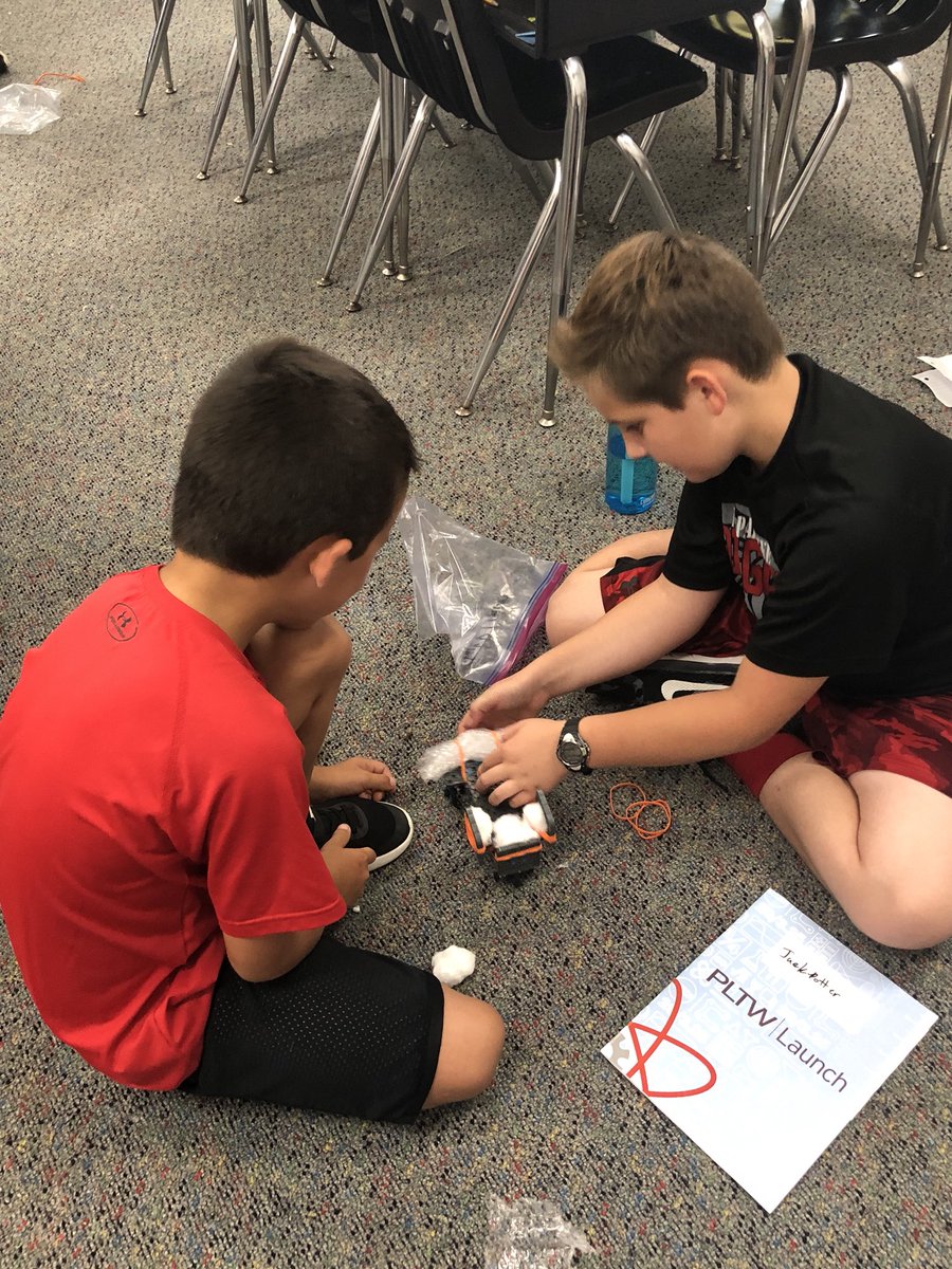 CPurciful's tweet photo. Creating our model as part of the design process. 4th graders love Innovative Arts! #newpalproud @NPEPrincipal https://t.co/lBaCF1Zu61