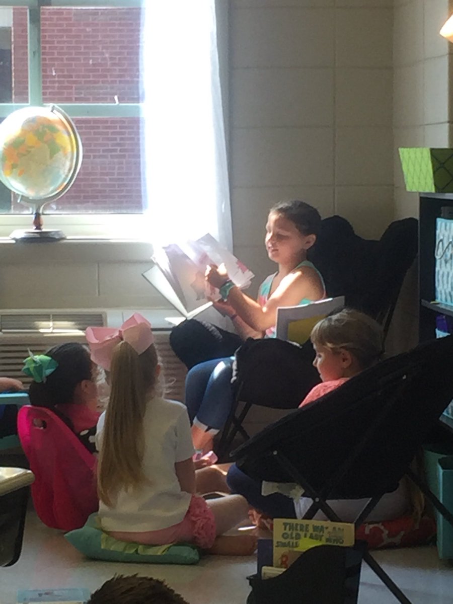 amandaewade1's tweet photo. I love catching moments like these! Readers are leaders! #KidsDeserveIt #bookwhisperer https://t.co/tqJqN3ecMA