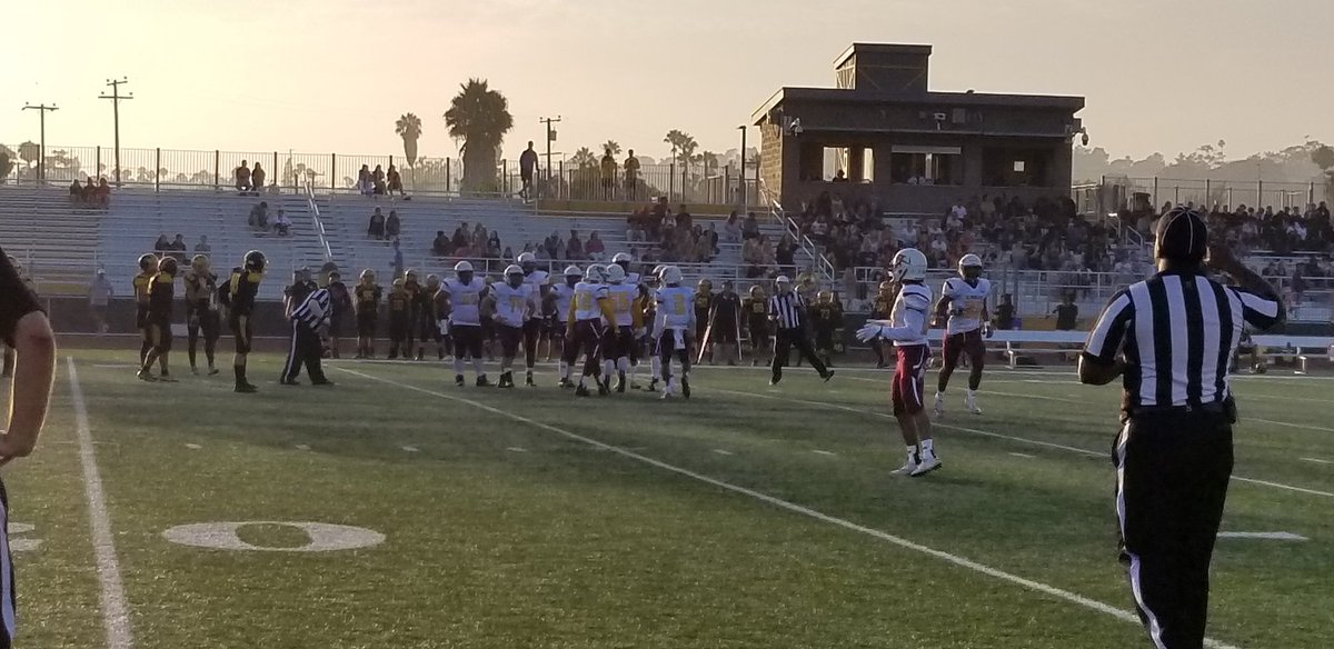 EHSCHEER1's tweet photo. FRIDAY NIGHT LIGHTS in San Diego! #RTB #EHSvsMissionBAY #ehsweareone https://t.co/5pUlRMQ2az