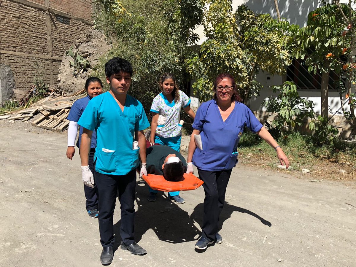 digerd_minsa's tweet photo. En horas de la tarde el Ministerio de Salud a través de la @digerd_minsa participó del #SimulacroMultipeligro2018 organizado por @indeciperu https://t.co/xOYBW8iCJY