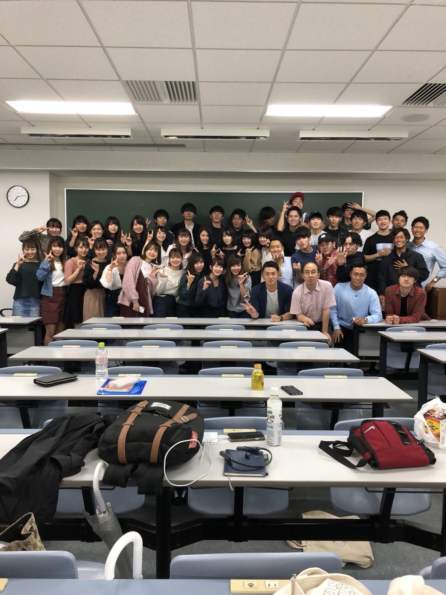 Kwonzemi2017's tweet photo. 権ゼミの先輩で起業された大野先輩の講演会を開催しました！
3年目ながら右肩上がりで業績を伸ばしているそうです。
起業した方のお話を聞く機会というものはそうない機会ですし、学生のうちに何をやればいいのかアドバイスもいただきました！
本当にありがとうございます！ https://t.co/4cFfy5Us0H
