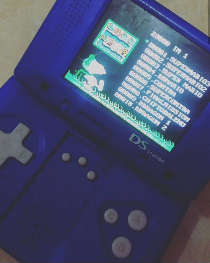 hauwah45's tweet photo. Cuma Mainan Tua :)

#Jadul #MainanJadul #Lawas #Nitendo #NitendoDS #MarioBros #Kuno #MainanTua #Antik #Skuy #Hauwah https://t.co/NiSF2eVSs4