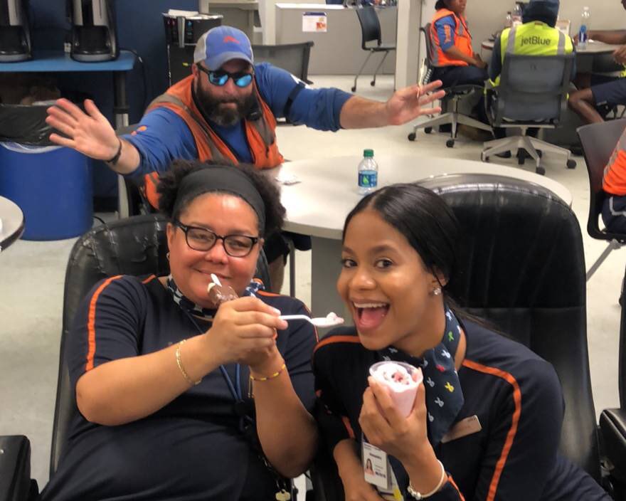 frankieorlando's tweet photo. #FLL βΌοΈβοΈ
#SUMMERSCOOPS π¦
@HelloJetBlue
@CP_ThatReal @NNawbatt @JasonAnnunziata https://t.co/bkEQiFBy7Q